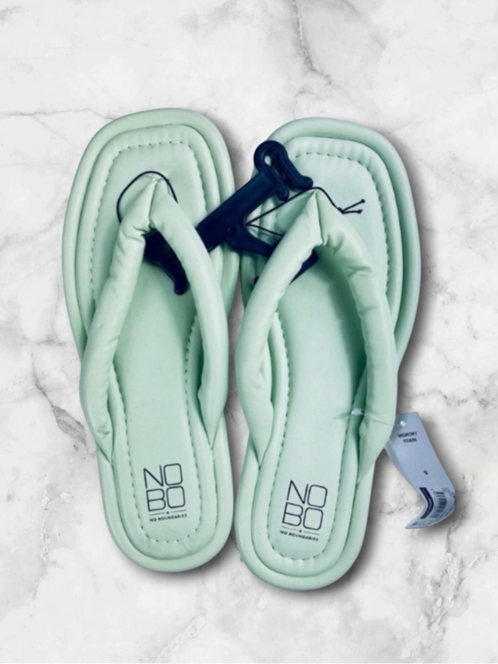 5 for $25 NWT No Boundaries mint green plush flip flop sandals size 9